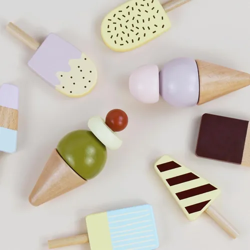 Vista 3 de Juego de helados de madera de Pillowhale para niños – 24 piezas Juguetes de simulación de helados con conos, paletas, coberturas, salsas y cucharas