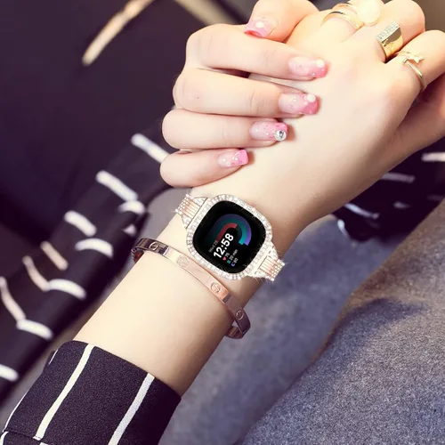 Vista 5 de MOFREE Compatible con Fitbit Versa 4 bandas/Fitbit Sense 2 bandas para mujeres con funda protectora de parachoques duro, joyería elegante pulsera