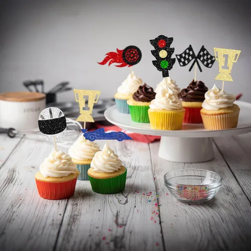 Vista 7 de Gyufise 24 piezas de adornos para cupcakes de autos de carreras, con purpurina, rueda de semáforo, bandera de trofeo, casco de carreras