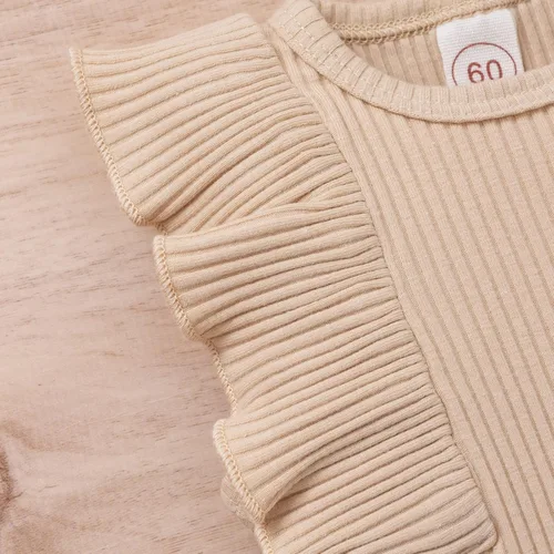 Vista 4 de Conjunto de ropa de verano para bebés recién nacidos, manga con volantes, camiseta con tirantes florales y pantalones cortos con diadema