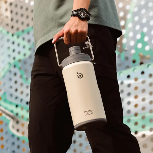 Vista 6 de BOTTLE BOTTLE Botella de agua aislada de 64 onzas con popote y tapa de doble uso, jarra de agua de medio galón, acero inoxidable al vacío para Gris