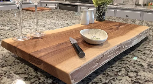 Vista 4 de Tabla de madera maciza de nogal negro, extragrande, hermosa, llena de carácter, de doble filo vivo, para charcutería, aperitivo, postre, pastoreo