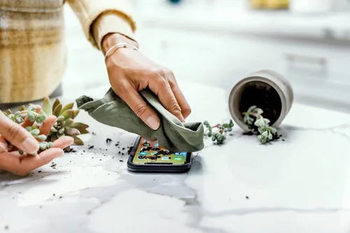 Vista 8 de OtterBox Defender Screenless Series - Funda con clip para cinturón para iPhone 14 Plus (solamente), embalaje no minorista, color negro
