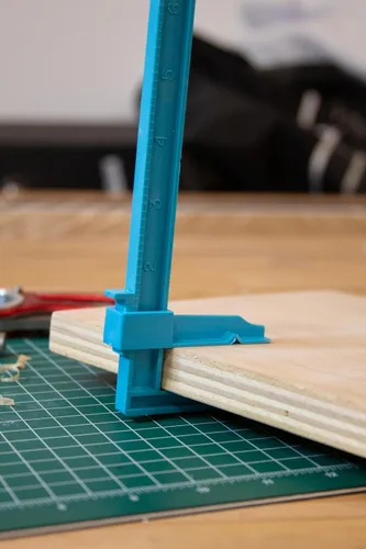 Vista 7 de Excel Blades Juego de abrazaderas de barra de plástico ajustables de 7 pulgadas, paquete de 4 mini abrazaderas y esparcidores para construcción