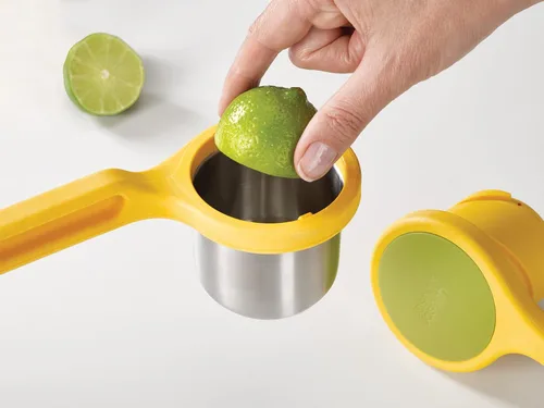 Vista 2 de Exprimidor ergonómico, con giro, de acero inoxidable Joseph Joseph, prensa de cítricos, Amarillo