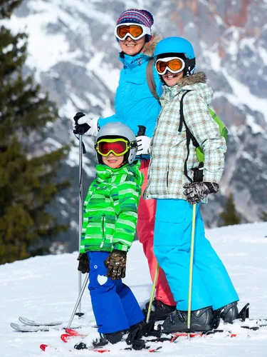 Vista 2 de Hicarer 4 pares de guantes de invierno para niños, impermeables, guantes de esquí de nieve, ropa de camuflaje unisex para clima frío para niñas
