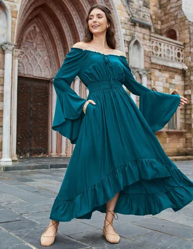 Vista 4 de Scarlet Darkness Disfraz de feria renacentista para mujer, vestido de manga larga acampanada con hombros descubiertos, vestido alto y bajo