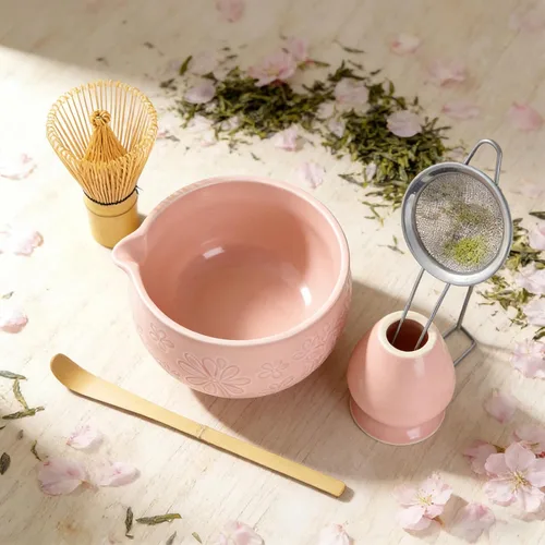 Vista 2 de Juego de batidor de matcha, kit de fabricación de matcha de cerámica rosa con batidor tradicional de bambú, cuenco matcha, cuchara, tamiz y soporte