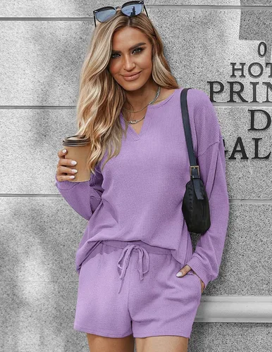 Vista 4 de Ekouaer Conjunto de pijama de punto gofre para mujer, camiseta de manga larga y pantalones cortos a juego S-XXL