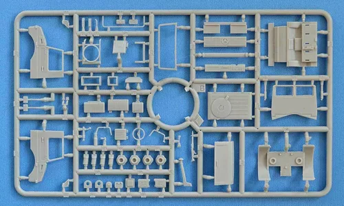 Vista 3 de ACE 72451-1/72 - U1300L 4x4 Krankenwagen Ambulancia Kit de modelo de plástico