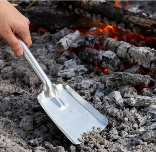 Vista 3 de Veemoon Pala de cenizas para estufa de chimenea, pala con mango largo, ceniza de carbón de hierro forjado para cocina, chimenea y limpieza