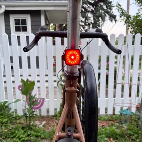 Vista 6 de Planet Bike Luz trasera para bicicleta Blinky Squared Ultra
