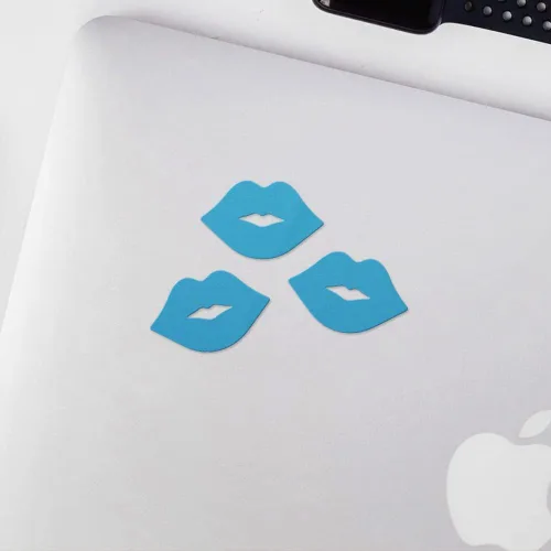 Vista 3 de Calcomanías transparentes de labios con patrón de beso para parejas (azul celeste) Calcomanías de vinilo impermeables de alta calidad para teléfono