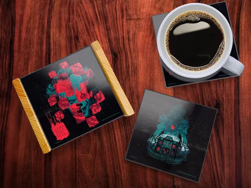 Vista 5 de IT Chapter Two – Pennywise The Dancing Clown – Juego de posavasos de cristal – para coleccionar regalos – Viene con elegante soporte de madera