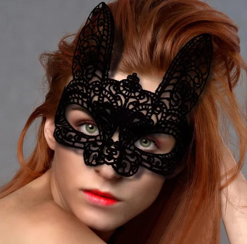 Vista 4 de Obmyec Máscara de encaje de Halloween, máscara elástica de Mardi Gras, disfraz para mujer (conejo negro)