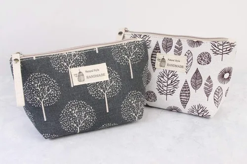 Vista 4 de RIAH FASHION Bolsa portátil de viaje para maquillaje cosmético, organizador de artículos de tocador, bolso de pulsera, floral, a cuadros, corcho