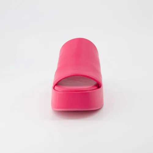 Vista 3 de CUSHIONAIRE Sandalia de plataforma Spin One Band para mujer con espuma viscoelástica