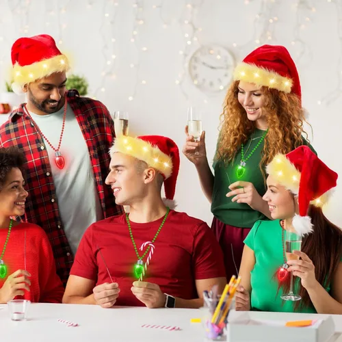 Vista 6 de Suhine 24 piezas de sombreros de Navidad con luz LED, color parpadeante, collares de bombilla de Navidad para adultos y niños, suministros de fiesta