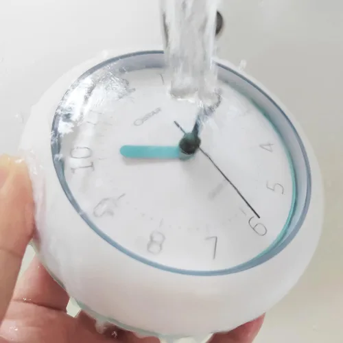 Vista 4 de OSTAR Reloj de ducha de baño impermeable, reloj analógico de cuarzo, soporte colgante de doble propósito, funciona con pilas AA, tamaño redondo