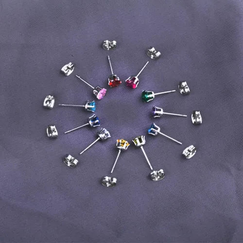 Vista 5 de Juego de 12 pares de aretes de tuerca de acero inoxidable con circonita cúbica para mujer, juego de aretes de tuerca con piedra natal multicolor
