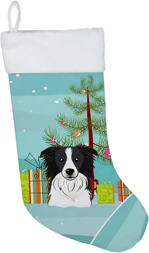 Vista 54 de Caroline's Treasures BB1590CS Árbol de Navidad y Alaskan Malamute Calcetines de Navidad para colgar en la chimenea, decoración de fiesta de Navidad