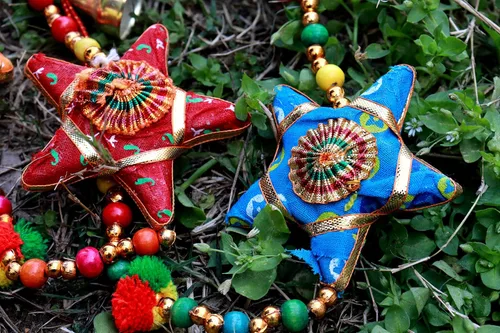 Vista 8 de Guirnalda india hecha a mano con capa colgante con campana decorativa para pared hecha a mano (1, estrellas)