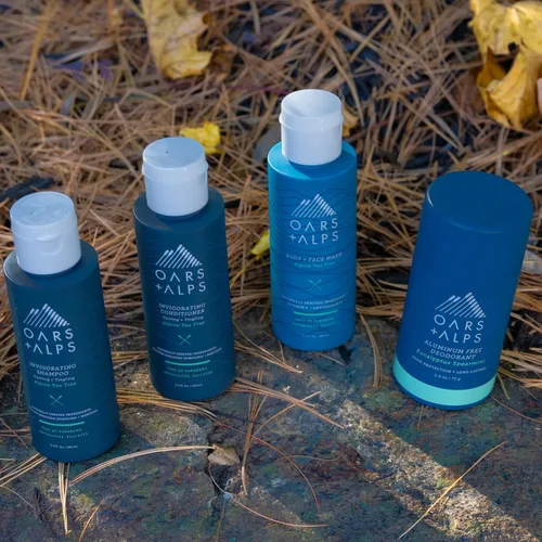 Vista 3 de Oars + Alps Kit de viaje para el cabello y el cuerpo para hombres, incluye champú sin sulfato, acondicionador, gel de baño, desodorante y bolsa