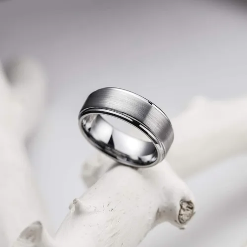 Vista 2 de King Will - Anillo de tungsteno básico para hombre, de 6, 7, 8, 9 y 10mm, acabado cepillado mate, ajuste cómodo, anillo de boda color azul plata