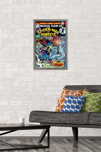 Vista 2 de Trends International Marvel Comics - Póster de pared de Hawkeye y Spider-Man, 22.4 pulgadas de largo x 14.7 pulgadas, versión enmarcada de madera