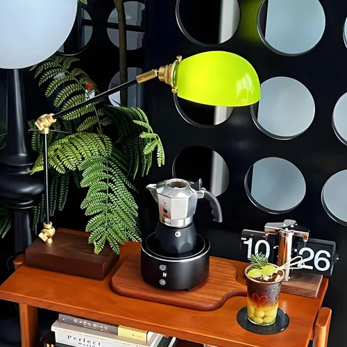 Vista 6 de Lámpara de escritorio retro, lámparas de mesa verde antiguo con base de madera de nogal, luz de lectura de latón con pantalla de vidrio verde