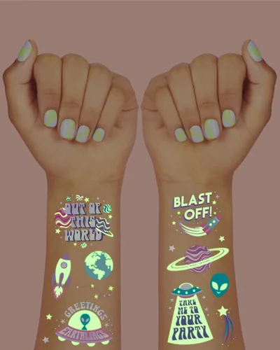 Vista 7 de xo, Fetti Space + Planets - Tatuajes temporales que brillan en la oscuridad para niños, 50 piezas, suministros de fiesta de cumpleaños