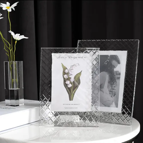Vista 6 de kitCom Marco de fotos de cristal de 5 x 7 pulgadas, marcos de fotos de cristal con diseño en relieve, marco de decoración de mesa
