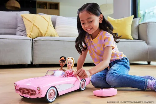 Vista 7 de Barbie Hot Wheels RC Corvette from The Movie, auto de juguete con control remoto de función completa con capacidad para 2 muñecas