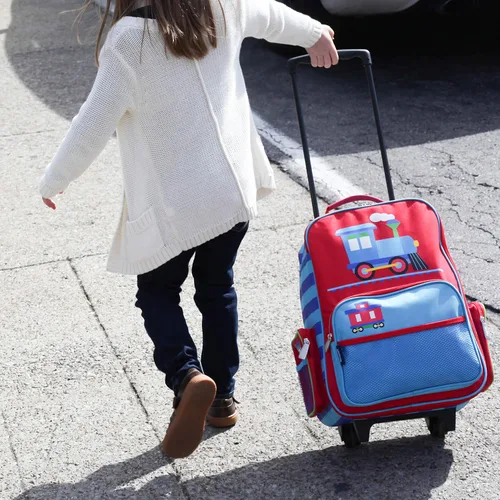 Vista 2 de Wildkin Maleta con ruedas para niños y niñas, la maleta para niños mide 16 x 11.5 x 6 pulgadas, el equipaje para niños es de tamaño de mano