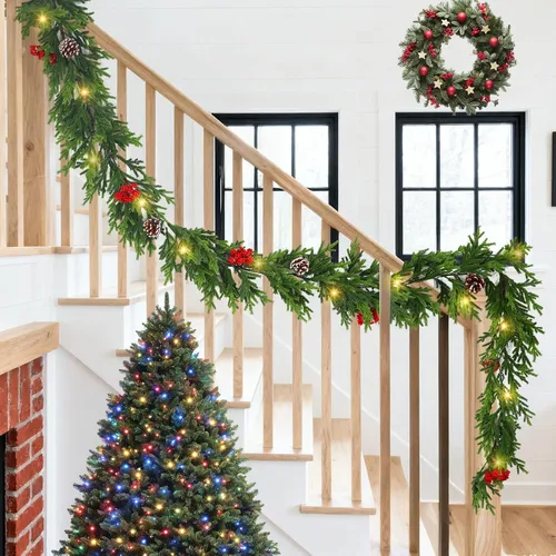 Vista 7 de Guirnalda de Navidad preiluminada de 6 pies con luces, guirnalda de cedro realista con bayas rojas, cono de pino artificial de tacto real, guirnalda