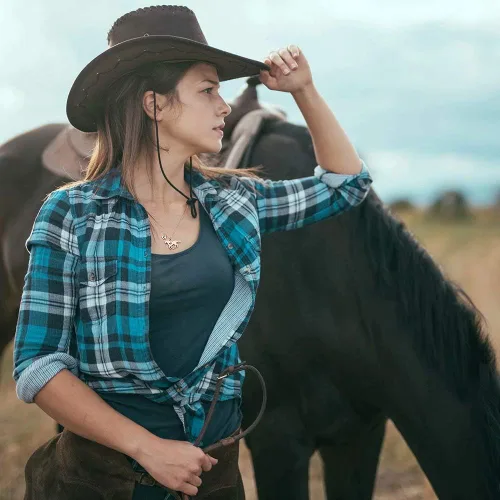 Vista 4 de MONOOC Regalos de Pascua para niños y niñas, regalos de caballo para niñas, collar de caballo de acero inoxidable para niñas, joyería para niños