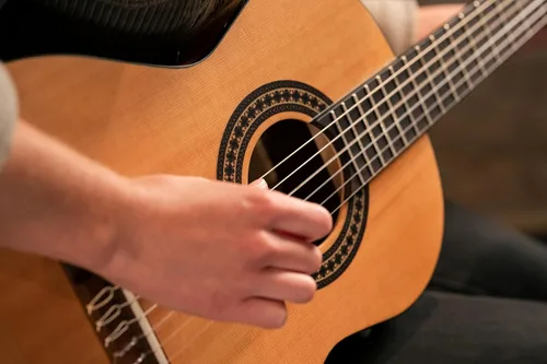 Vista 8 de Ortega Student Series - Guitarra clásica de nailon de 6 cuerdas, 3/4, tapa de cedro mate (RSTC5M-3/4)