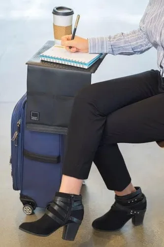 Vista 3 de Accesorio de viaje de Travel Ledge - Mesa de viaje acoplable de 10.5 x 11.0 pulgadas para tu equipaje con ruedas