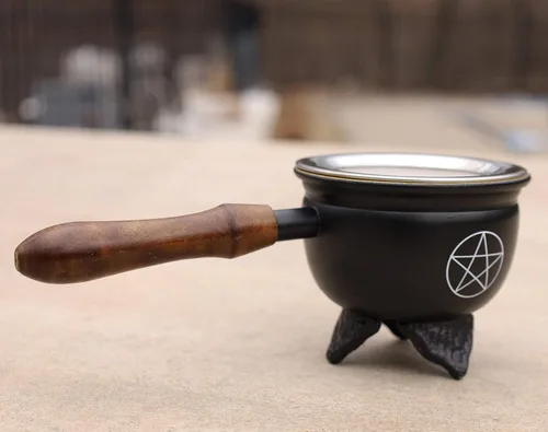 Vista 2 de Quemador de incienso de carbón de metal grande con mango de madera (Pentagrama)