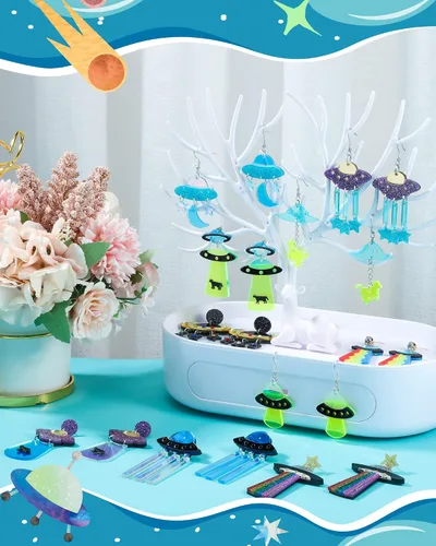 Vista 7 de 10 pares de aretes de extraterrestres OVNI, aretes acrílicos espaciales extraños para mujer, diseño de platillo volador, aretes colgantes de OVNI