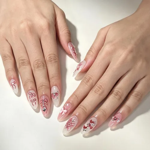 Vista 39 de Uñas postizas a presión de almendra, uñas postizas medianas con diseños de estampado francés de lámina dorada 3D, pegamento dorado Starlight en uñas