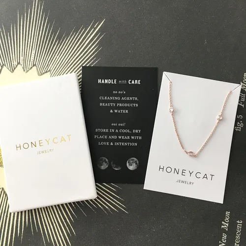 Vista 5 de HONEYCAT - Collar de trio con bisel de cristal pequeño en oro, oro rosa o plata joyería minimalista y delicada