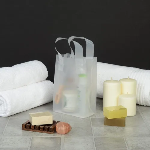 Vista 6 de Prime Line Packaging Bolsas de regalo de plástico, bolsas de regalo transparentes con asas, bolsas de compras de plástico blanco esmerilado