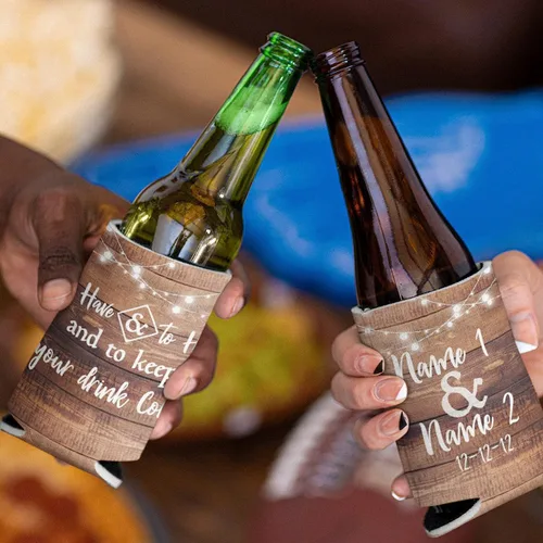 Vista 7 de Enfriadores de latas de boda personalizados "para tener y sostener y mantener tu bebida fría" nombres personalizados de novia y novio + fecha