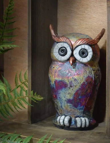 Vista 5 de Escultura de mesa de cerámica Raku de búho hecho en Estados Unidos, 7.5 pulgadas