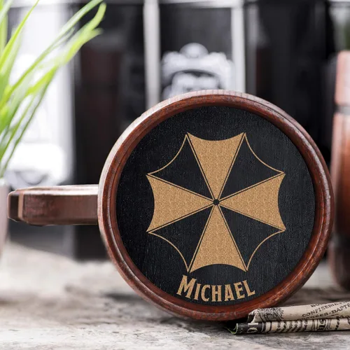 Vista 4 de Taza de cerveza. Taza de cerveza de madera personalizada Umbrella Corporation. Taza Umbrella Corps. Jarra de madera. Regalo para él. Regalo