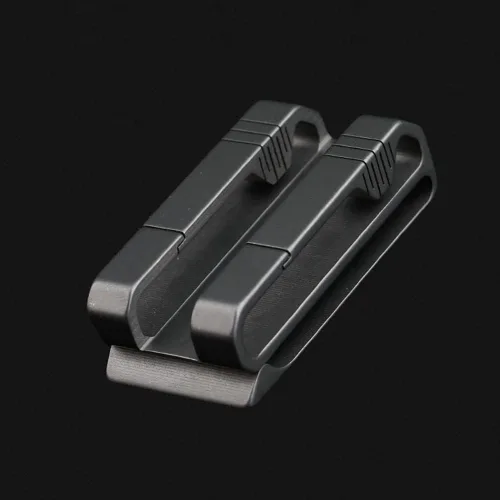 Vista 4 de Llavero de titanio con clip para cinturón, soporte para llaves con clip trasero, liberación rápida, regalo para hombre, color plateado, plateado