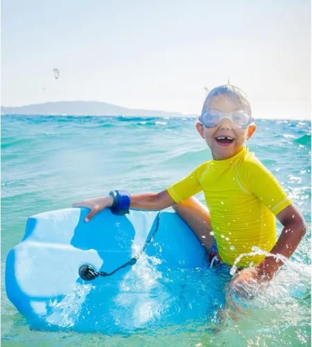 Vista 4 de Rash Guard - Camiseta de natación de manga corta con protección solar UV para niños