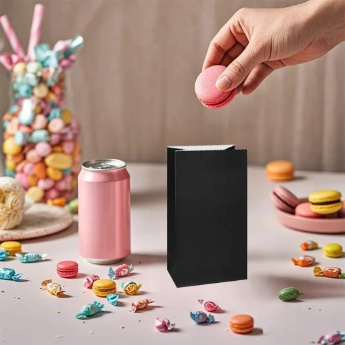 Vista 5 de Bolsas de papel negras mini KEYYOOMY, bolsas negras de fiesta para regalos, pequeña bolsa de papel para favores de fiesta, bolsa de papel