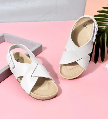 Vista 7 de Cubufly Sandalias para niños con tiras cruzadas y puntera abierta, zapatos de verano para uso en interiores y exteriores, para niños pequeños